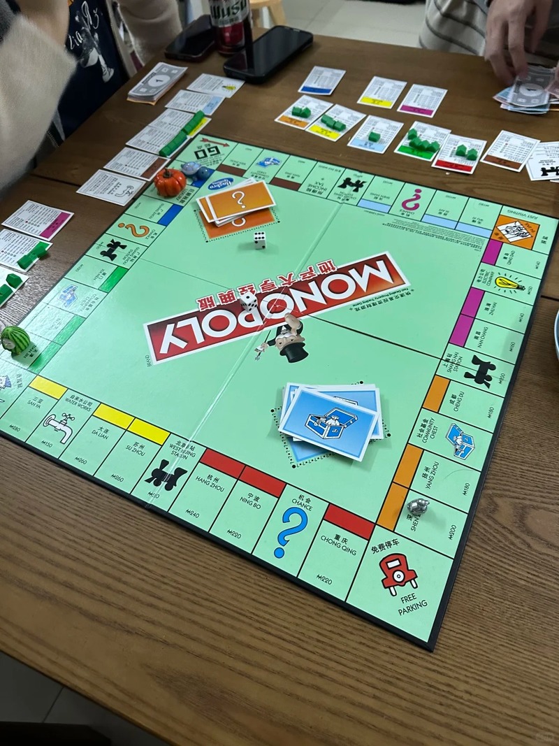 ハスブロ モノポリー クラシック リアル シリーズ エステー - Board Game Quoridor のレビューと価格